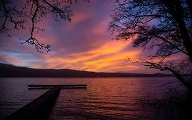 Leaba On The Lake